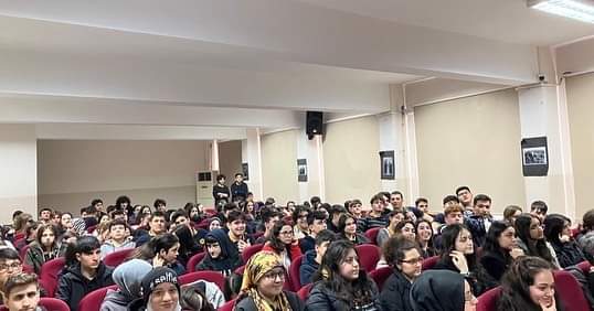 Yazarımız Abdulrahim Arslan Gümüşyaka Anadolu Lisesi'nde Öğrencileriyle...