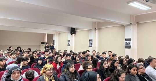 Yazarımız Abdulrahim Arslan Gümüşyaka Anadolu Lisesi'nde Öğrencileriyle...
