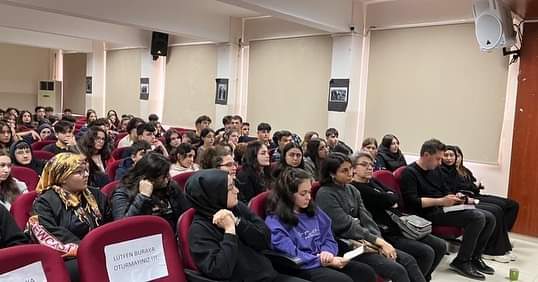 Yazarımız Abdulrahim Arslan Gümüşyaka Anadolu Lisesi'nde Öğrencileriyle...