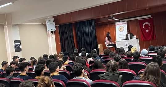 Yazarımız Abdulrahim Arslan Gümüşyaka Anadolu Lisesi'nde Öğrencileriyle...