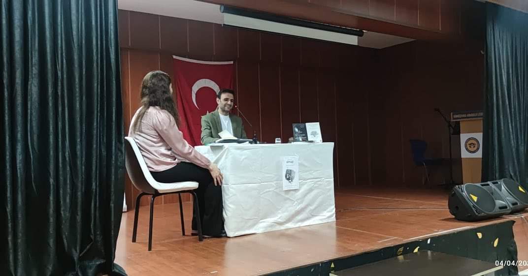 Yazarımız Abdulrahim Arslan Gümüşyaka Anadolu Lisesi'nde Öğrencileriyle...