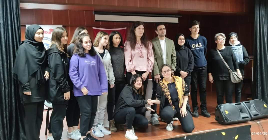 Yazarımız Abdulrahim Arslan Gümüşyaka Anadolu Lisesi'nde Öğrencileriyle...