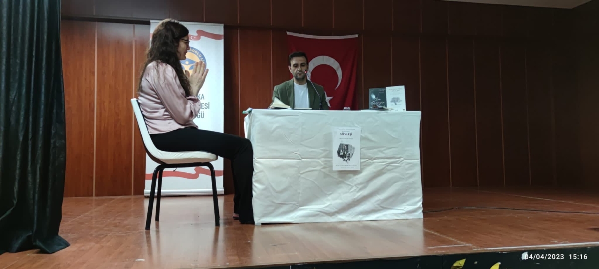 Yazarımız Abdulrahim Arslan Gümüşyaka Anadolu Lisesi'nde Öğrencileriyle...