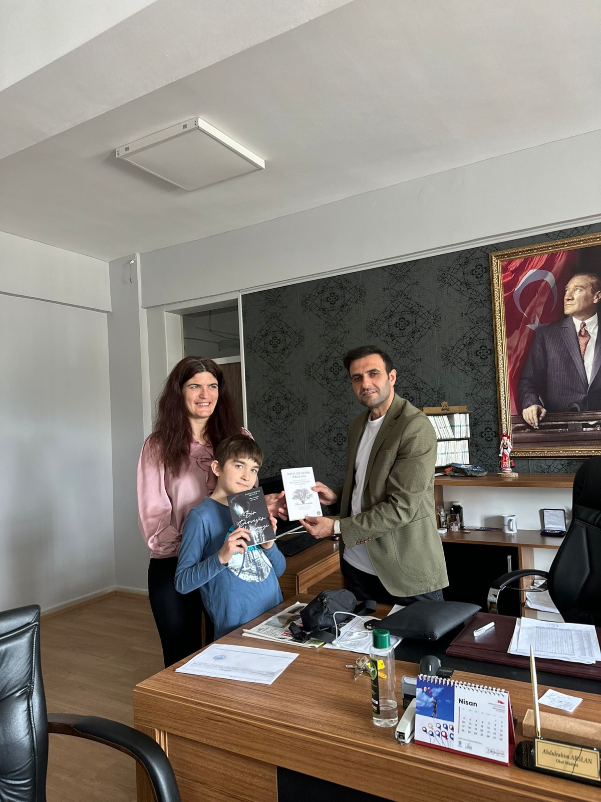 Yazarımız Abdulrahim Arslan Gümüşyaka Anadolu Lisesi'nde Öğrencileriyle...