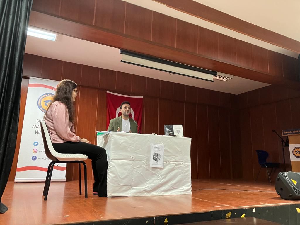 Yazarımız Abdulrahim Arslan Gümüşyaka Anadolu Lisesi'nde Öğrencileriyle...