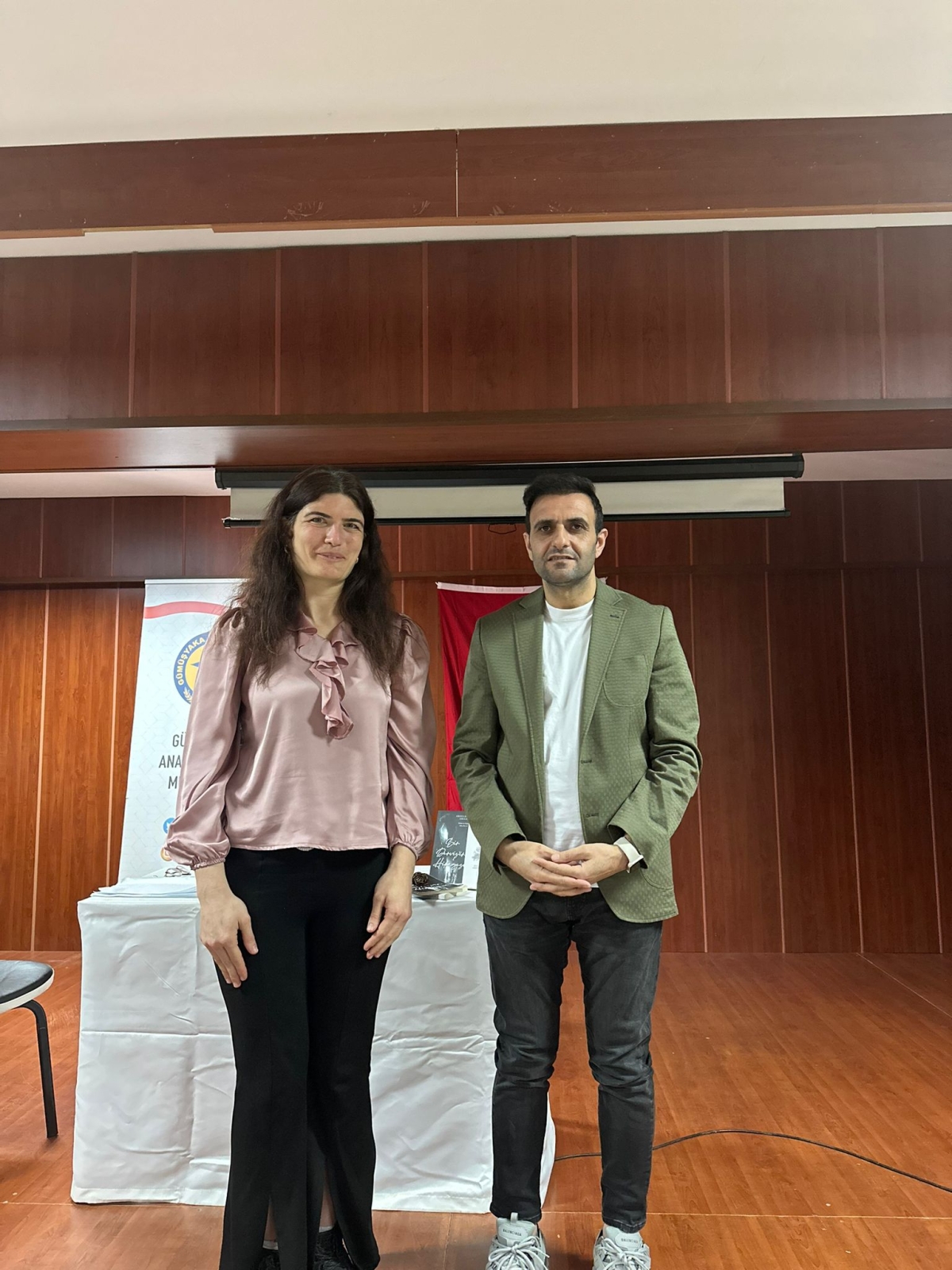 Yazarımız Abdulrahim Arslan Gümüşyaka Anadolu Lisesi'nde Öğrencileriyle...