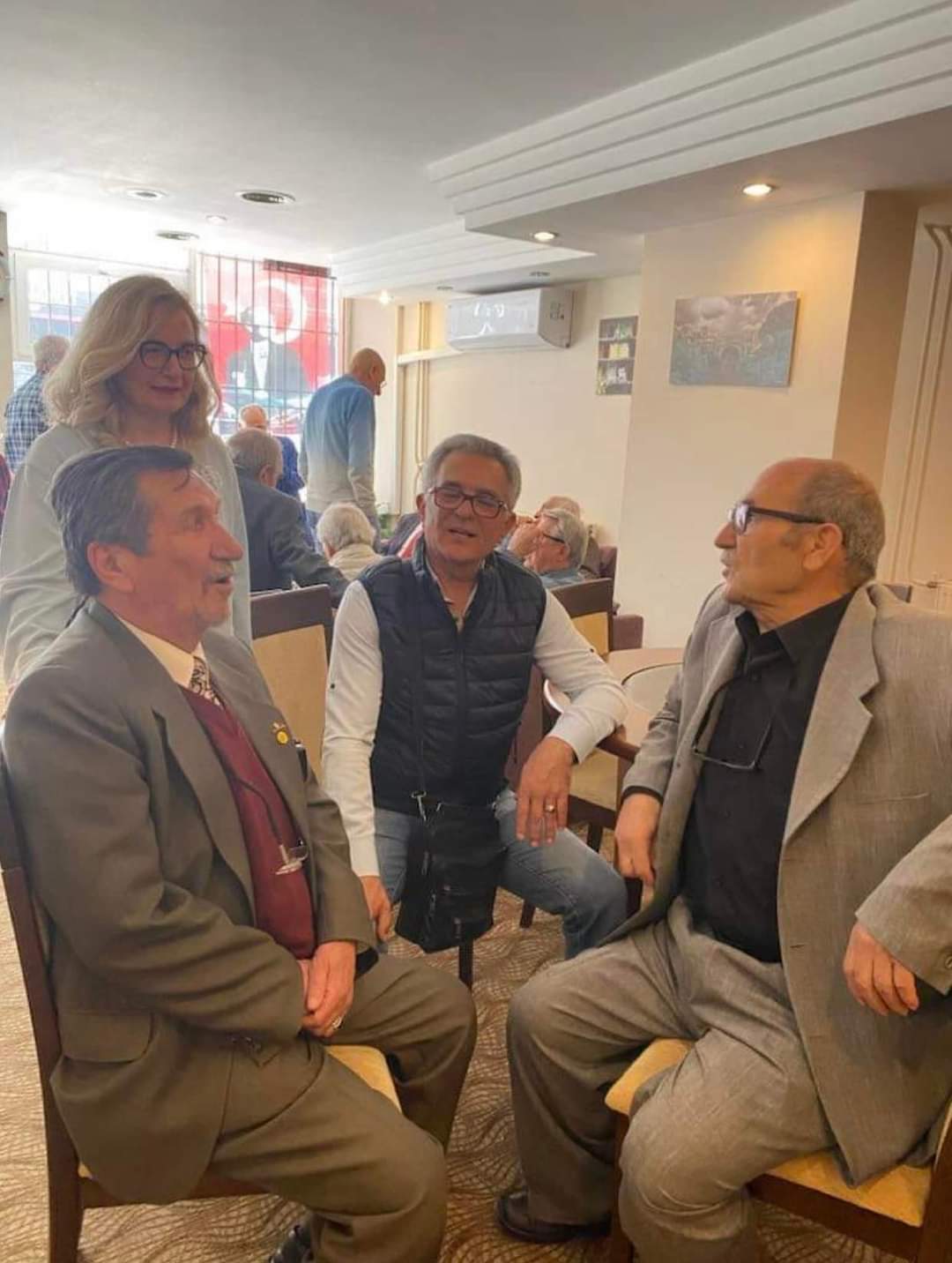 Truva Yayınları'ndan yeni kitabı çıkan Şevki Dinçal'ın tanıtım ve imza günü...