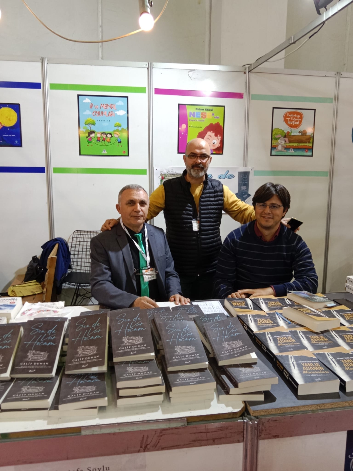 20. Bursa Tüyap Kitap Fuarı 06 Mayıs 2023 TRUVA & MAVİ NEFES YAYINLARI İMZA Günümüz 