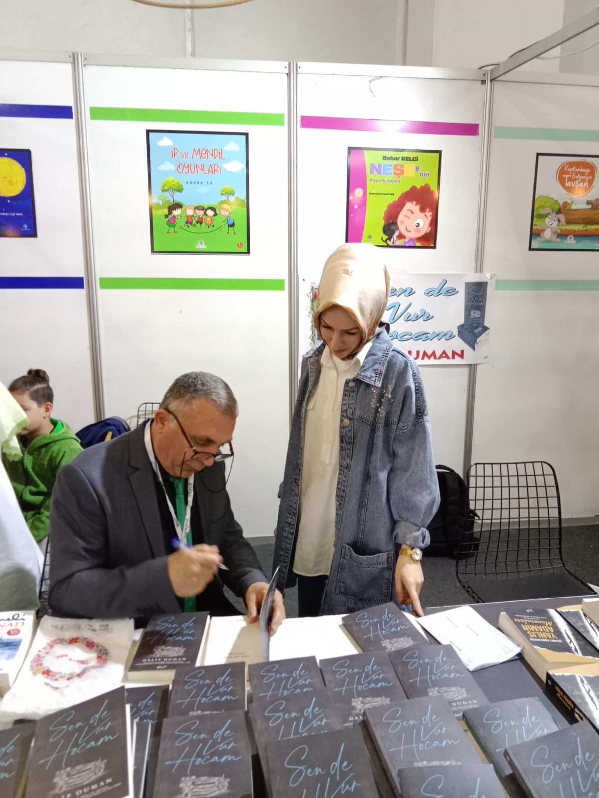 20. Bursa Tüyap Kitap Fuarı 06 Mayıs 2023 TRUVA & MAVİ NEFES YAYINLARI İMZA Günümüz 
