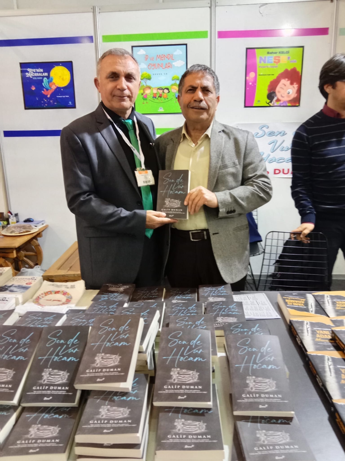 20. Bursa Tüyap Kitap Fuarı 06 Mayıs 2023 TRUVA & MAVİ NEFES YAYINLARI İMZA Günümüz 