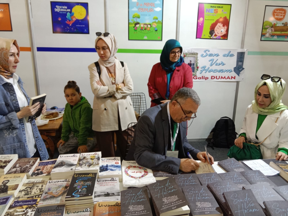 20. Bursa Tüyap Kitap Fuarı 06 Mayıs 2023 TRUVA & MAVİ NEFES YAYINLARI İMZA Günümüz 