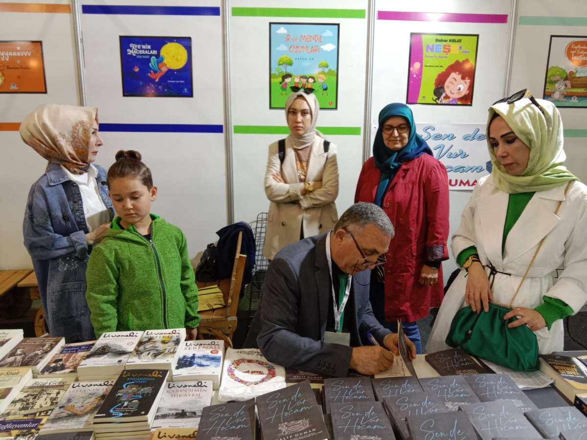 20. Bursa Tüyap Kitap Fuarı 06 Mayıs 2023 TRUVA & MAVİ NEFES YAYINLARI İMZA Günümüz 