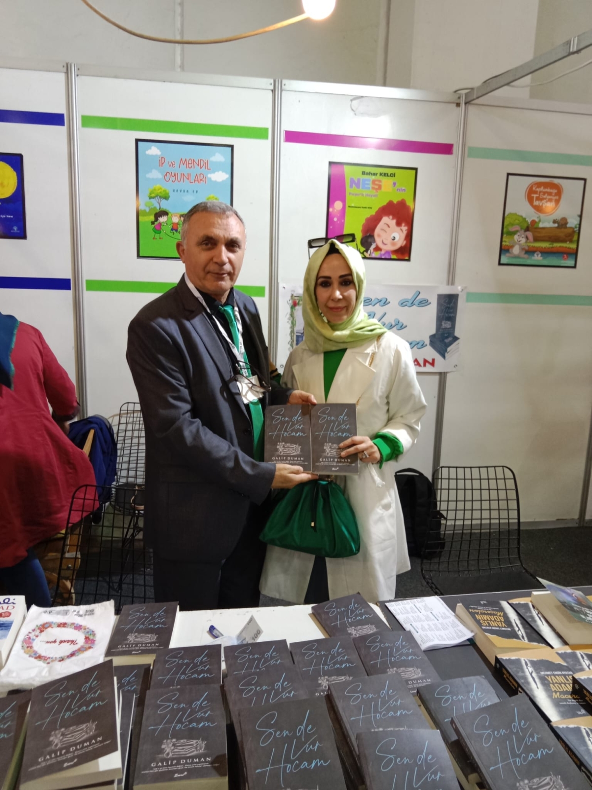 20. Bursa Tüyap Kitap Fuarı 06 Mayıs 2023 TRUVA & MAVİ NEFES YAYINLARI İMZA Günümüz 