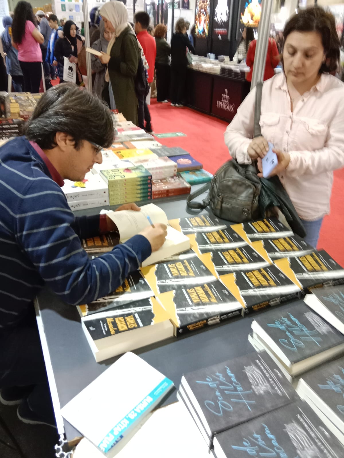 20. Bursa Tüyap Kitap Fuarı 06 Mayıs 2023 TRUVA & MAVİ NEFES YAYINLARI İMZA Günümüz 