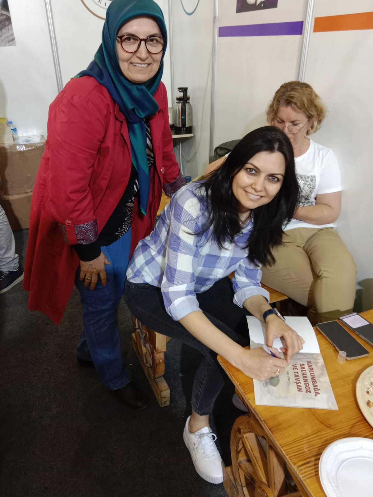 20. Bursa Tüyap Kitap Fuarı 06 Mayıs 2023 TRUVA & MAVİ NEFES YAYINLARI İMZA Günümüz 