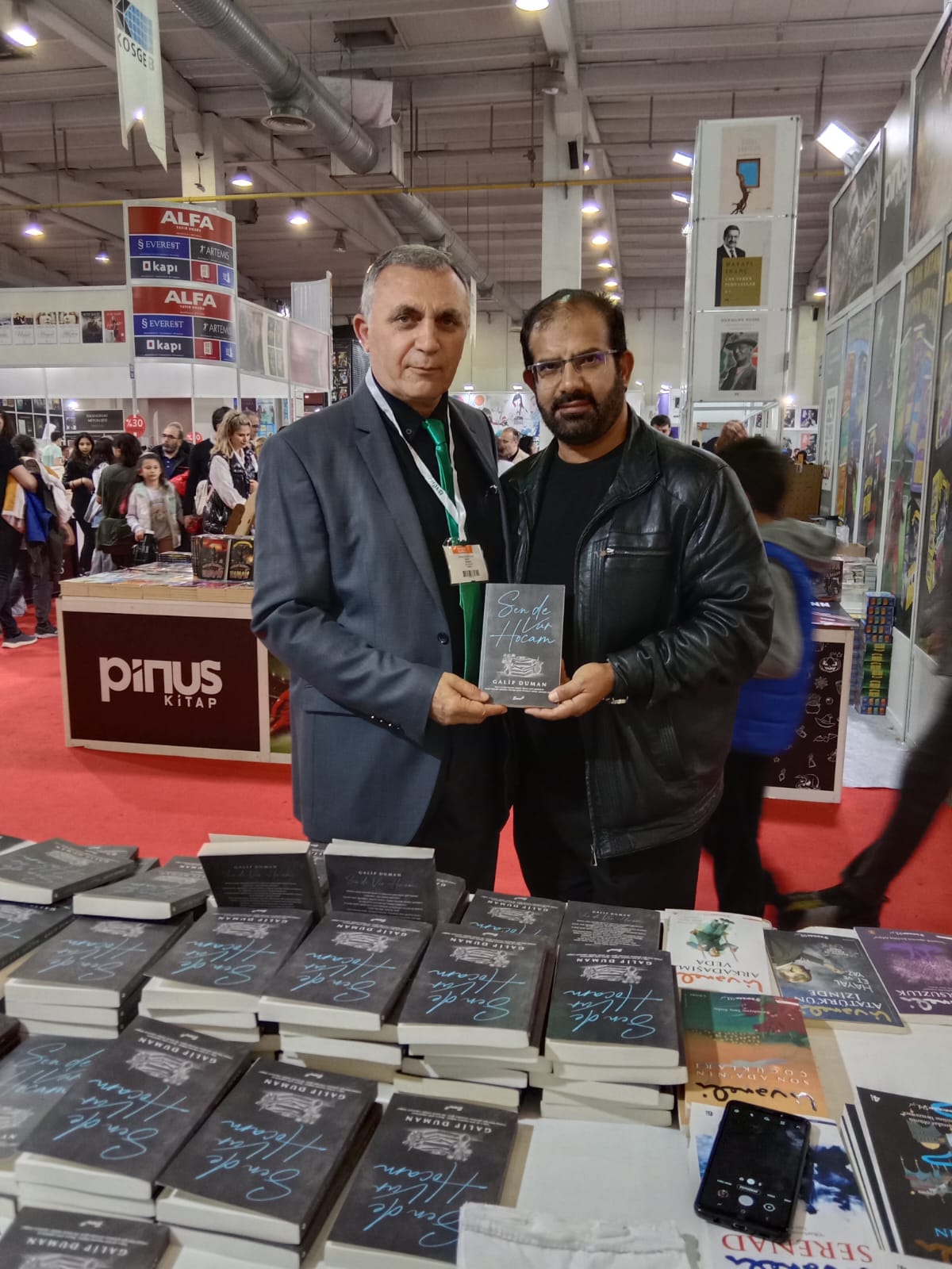 20. Bursa Tüyap Kitap Fuarı 06 Mayıs 2023 TRUVA & MAVİ NEFES YAYINLARI İMZA Günümüz 