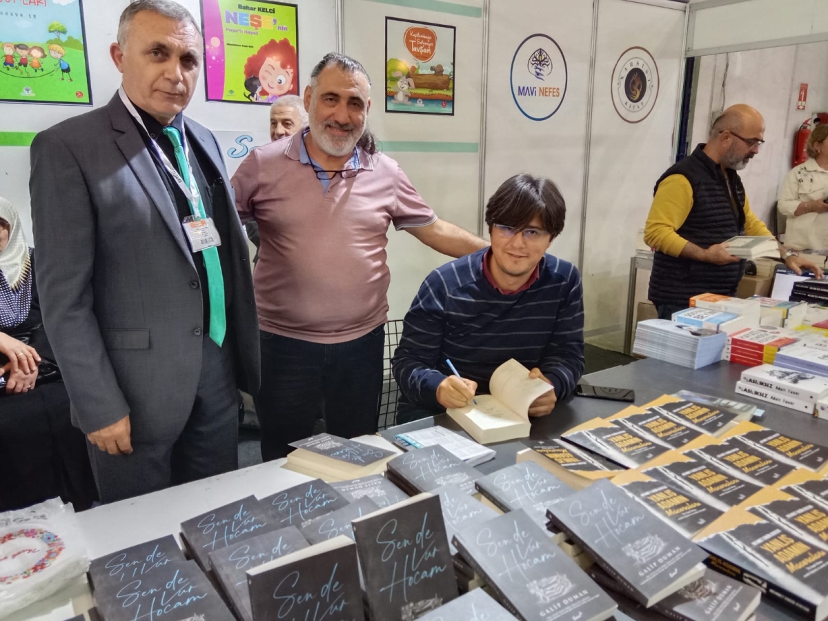 20. Bursa Tüyap Kitap Fuarı 06 Mayıs 2023 TRUVA & MAVİ NEFES YAYINLARI İMZA Günümüz 