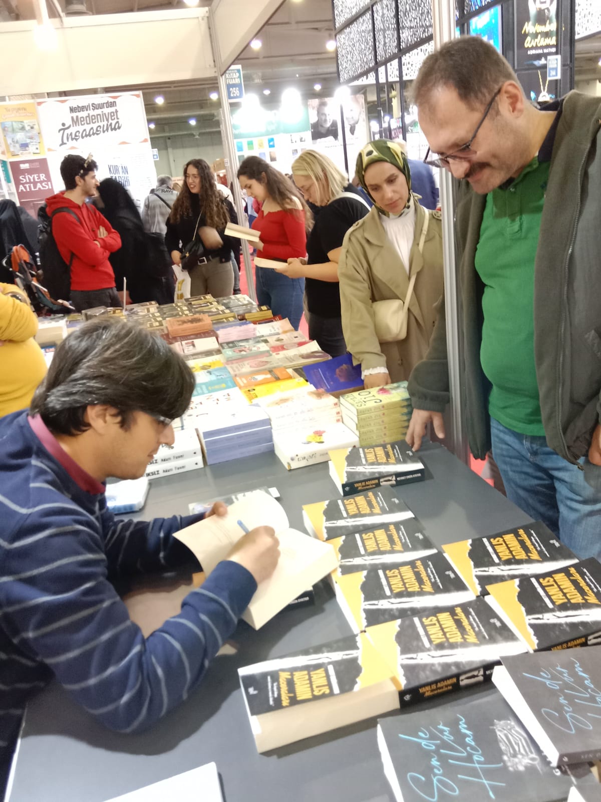 20. Bursa Tüyap Kitap Fuarı 06 Mayıs 2023 TRUVA & MAVİ NEFES YAYINLARI İMZA Günümüz 