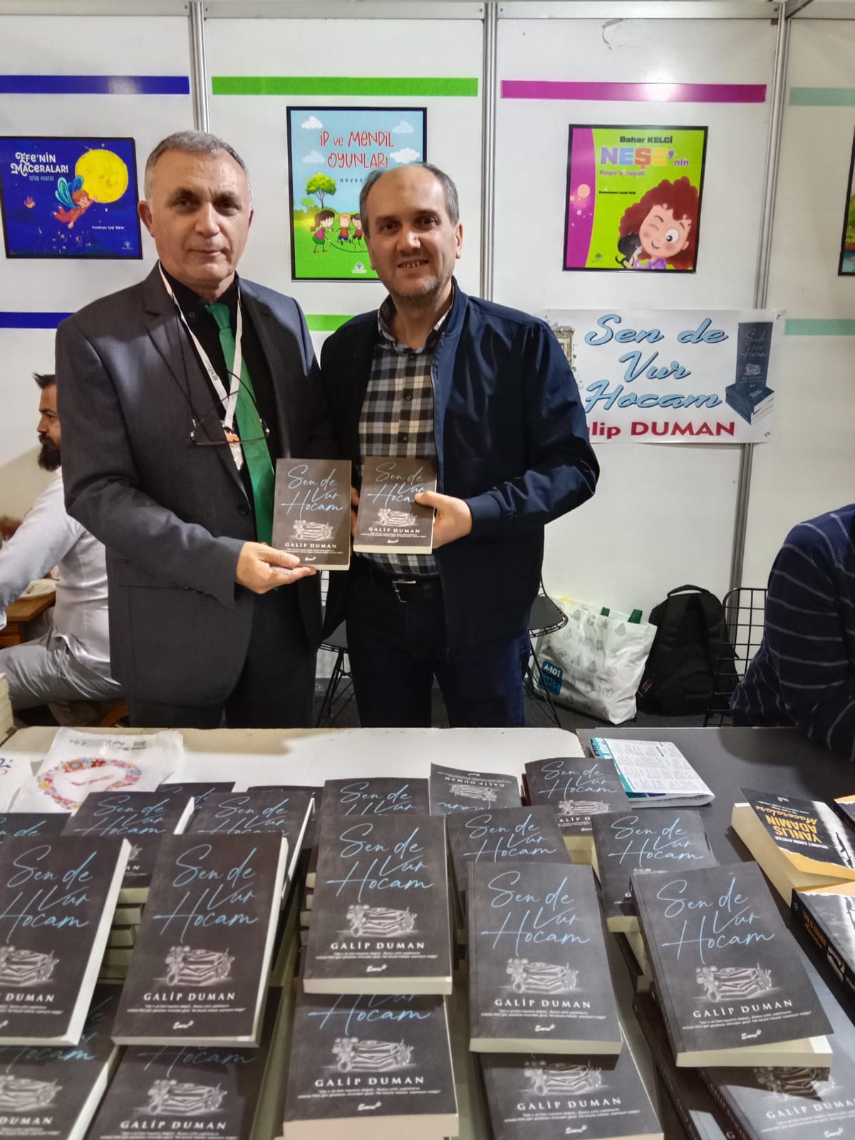 20. Bursa Tüyap Kitap Fuarı 06 Mayıs 2023 TRUVA & MAVİ NEFES YAYINLARI İMZA Günümüz 
