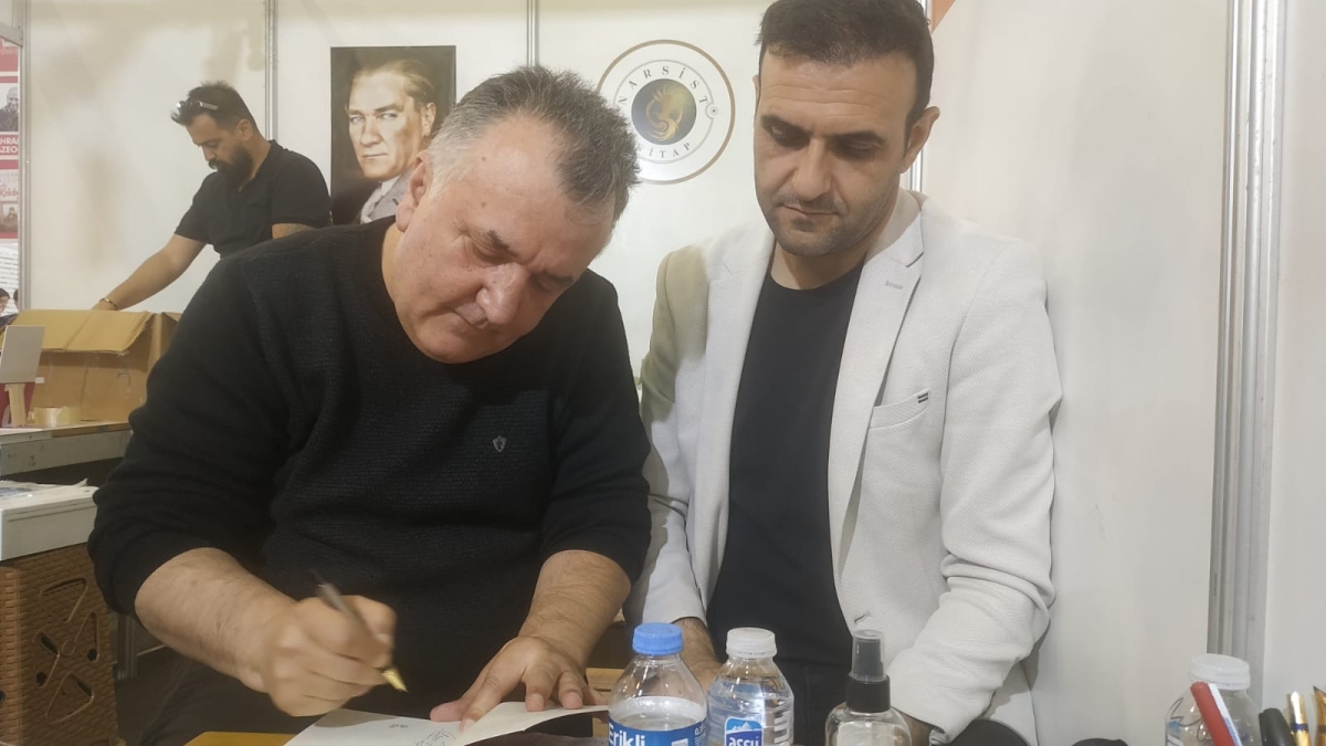 20. Bursa Tüyap Kitap Fuarı 07 Mayıs 2023 -Pazar- TRUVA & MAVİ NEFES YAYINLARI İMZA Günümüz 