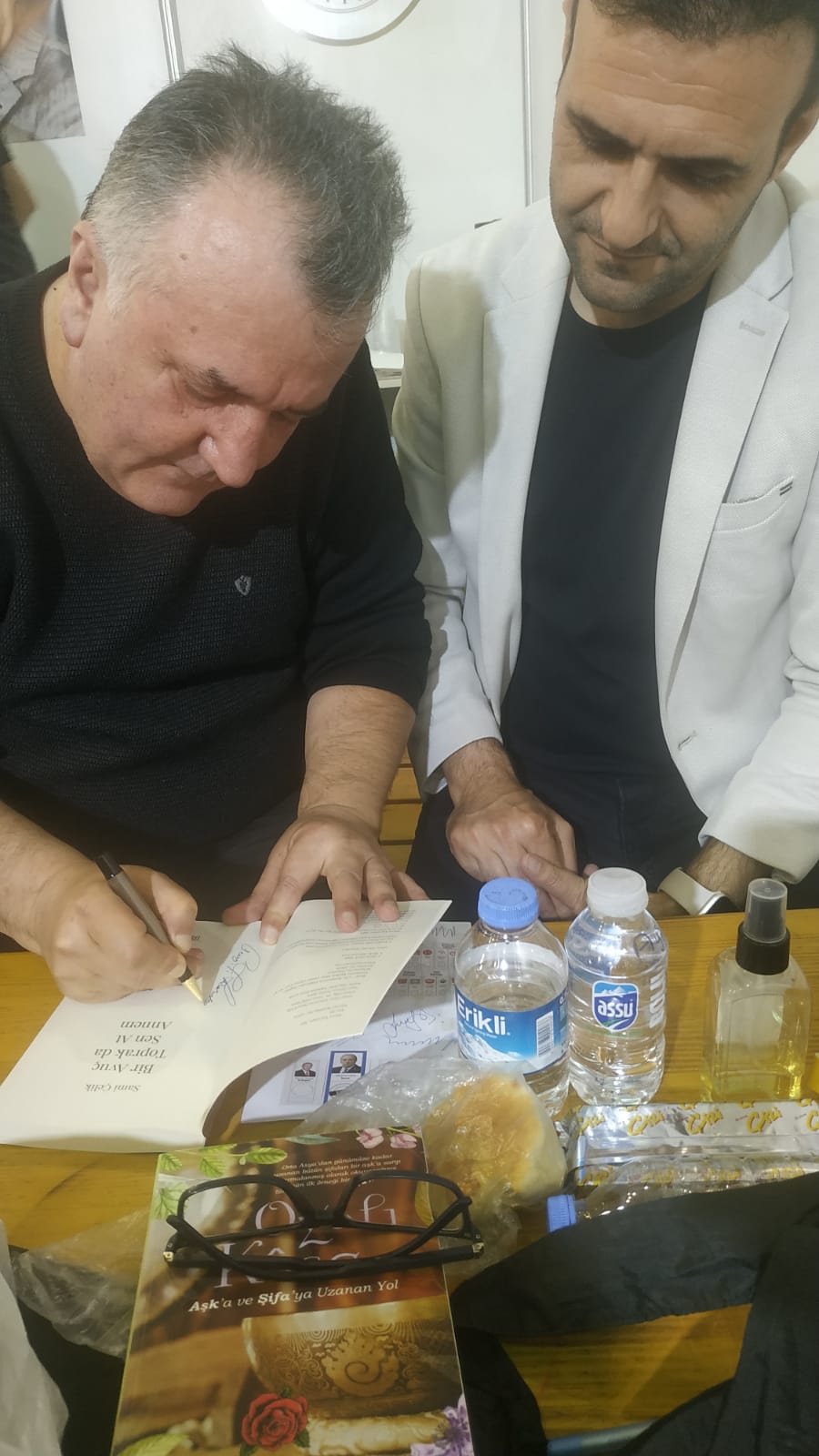 20. Bursa Tüyap Kitap Fuarı 07 Mayıs 2023 -Pazar- TRUVA & MAVİ NEFES YAYINLARI İMZA Günümüz 