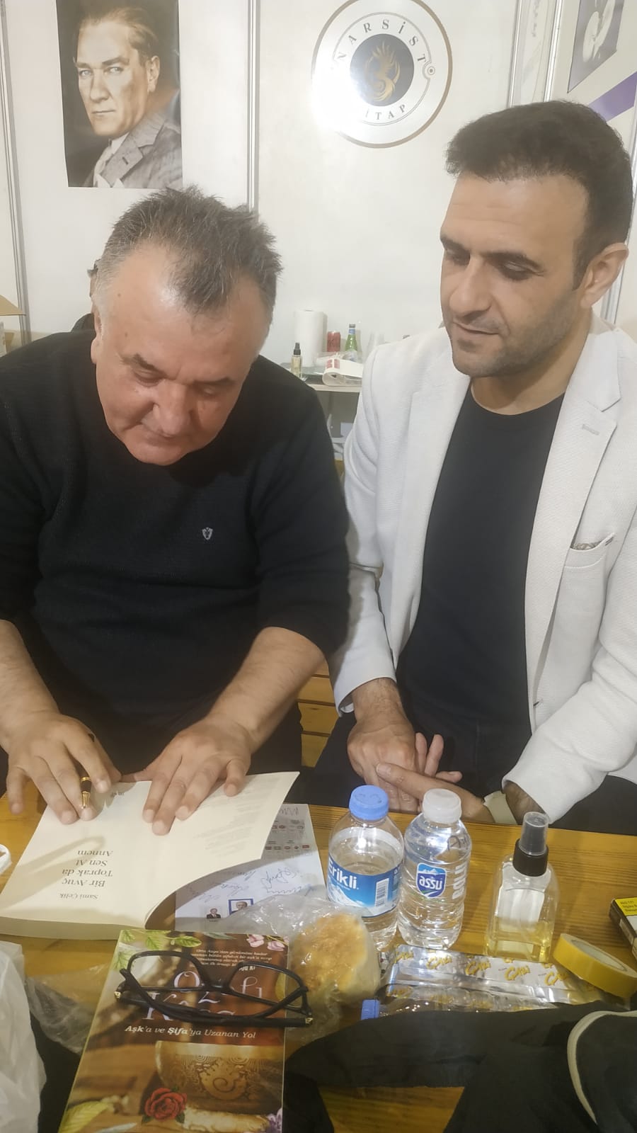 20. Bursa Tüyap Kitap Fuarı 07 Mayıs 2023 -Pazar- TRUVA & MAVİ NEFES YAYINLARI İMZA Günümüz 