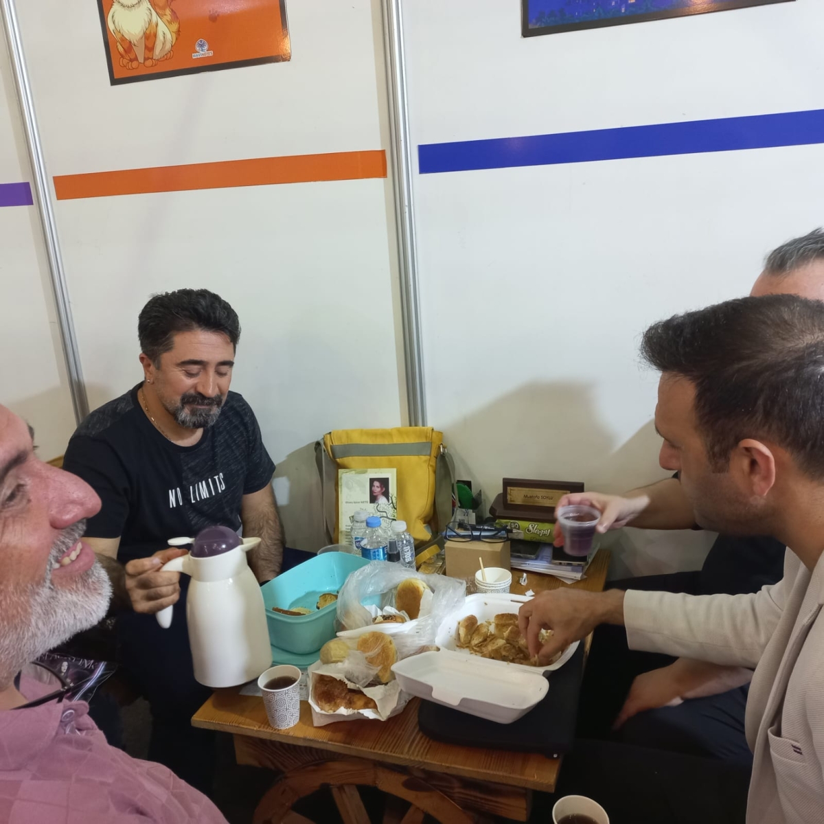 20. Bursa Tüyap Kitap Fuarı 07 Mayıs 2023 -Pazar- TRUVA & MAVİ NEFES YAYINLARI İMZA Günümüz 