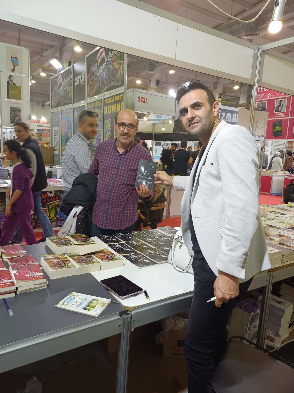 20. Bursa Tüyap Kitap Fuarı 07 Mayıs 2023 -Pazar- TRUVA & MAVİ NEFES YAYINLARI İMZA Günümüz 