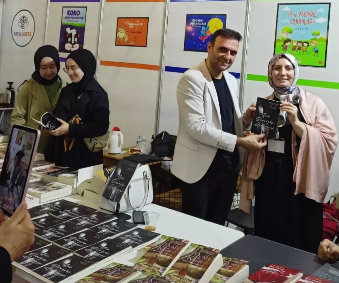 20. Bursa Tüyap Kitap Fuarı 07 Mayıs 2023 -Pazar- TRUVA & MAVİ NEFES YAYINLARI İMZA Günümüz 