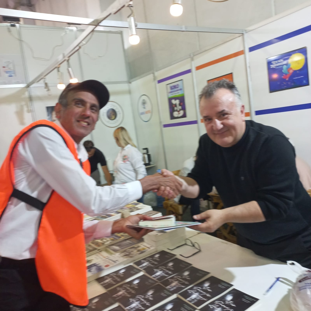20. Bursa Tüyap Kitap Fuarı 07 Mayıs 2023 -Pazar- TRUVA & MAVİ NEFES YAYINLARI İMZA Günümüz 
