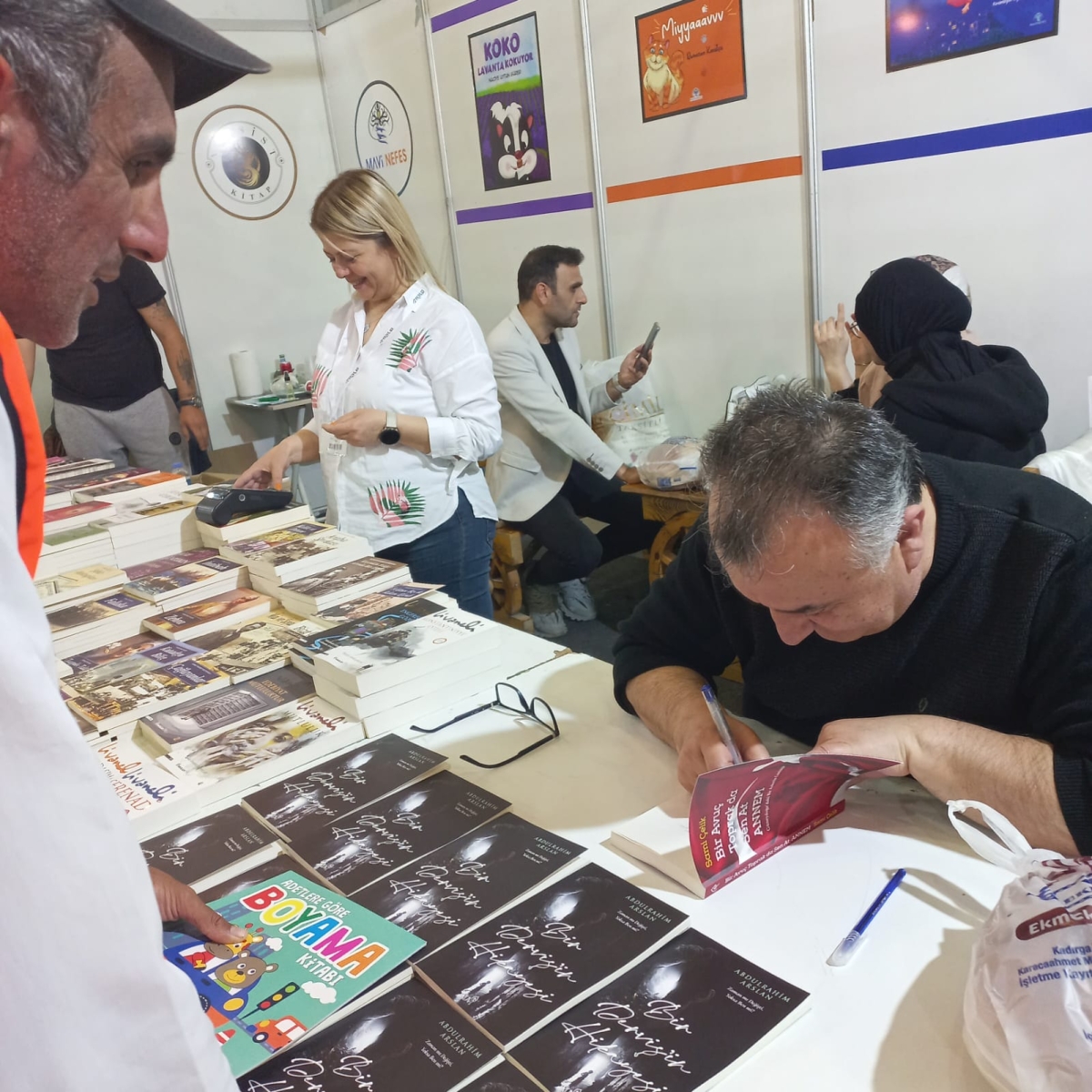 20. Bursa Tüyap Kitap Fuarı 07 Mayıs 2023 -Pazar- TRUVA & MAVİ NEFES YAYINLARI İMZA Günümüz 