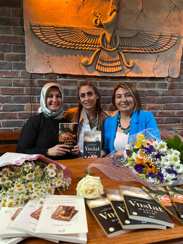 Truva Yayınları ve Truva Edebiyat Dergisi Yazarlarımız Ankara'da, 'Ateşte Demlenen Şiirler Antoloi-1 Kitap Tanıtımı ve İmza Günü' Etkinliğinde... 