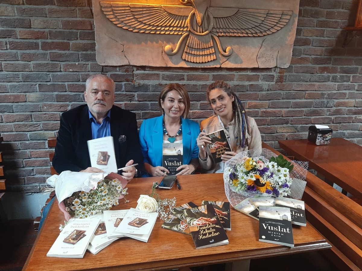 Truva Yayınları ve Truva Edebiyat Dergisi Yazarlarımız Ankara'da, 'Ateşte Demlenen Şiirler Antoloi-1 Kitap Tanıtımı ve İmza Günü' Etkinliğinde... 