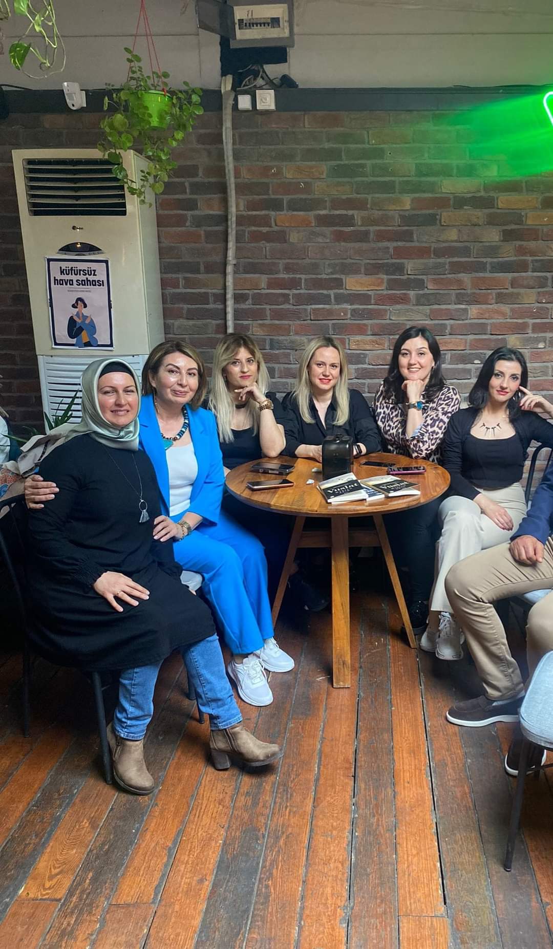 Truva Yayınları ve Truva Edebiyat Dergisi Yazarlarımız Ankara'da, 'Ateşte Demlenen Şiirler Antoloi-1 Kitap Tanıtımı ve İmza Günü' Etkinliğinde... 