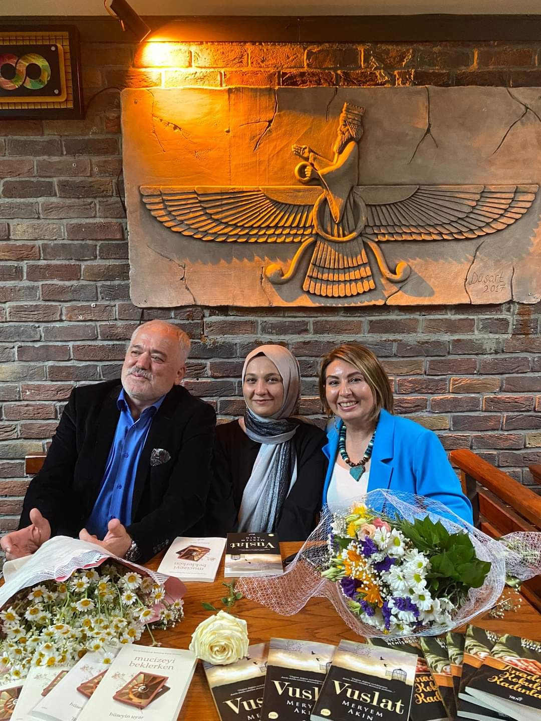 Truva Yayınları ve Truva Edebiyat Dergisi Yazarlarımız Ankara'da, 'Ateşte Demlenen Şiirler Antoloi-1 Kitap Tanıtımı ve İmza Günü' Etkinliğinde... 