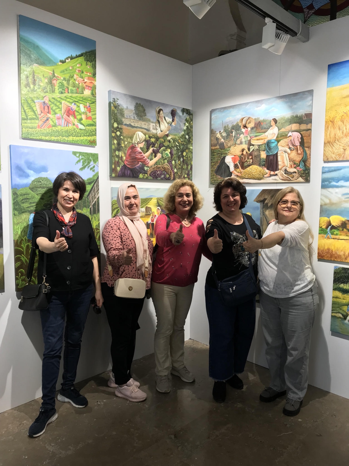 Yazarımız Nevin Bahtışen Eserlerini, 'Karınca El Emeği Sergisi' nde Sanat Severler İçin Sergiledi 