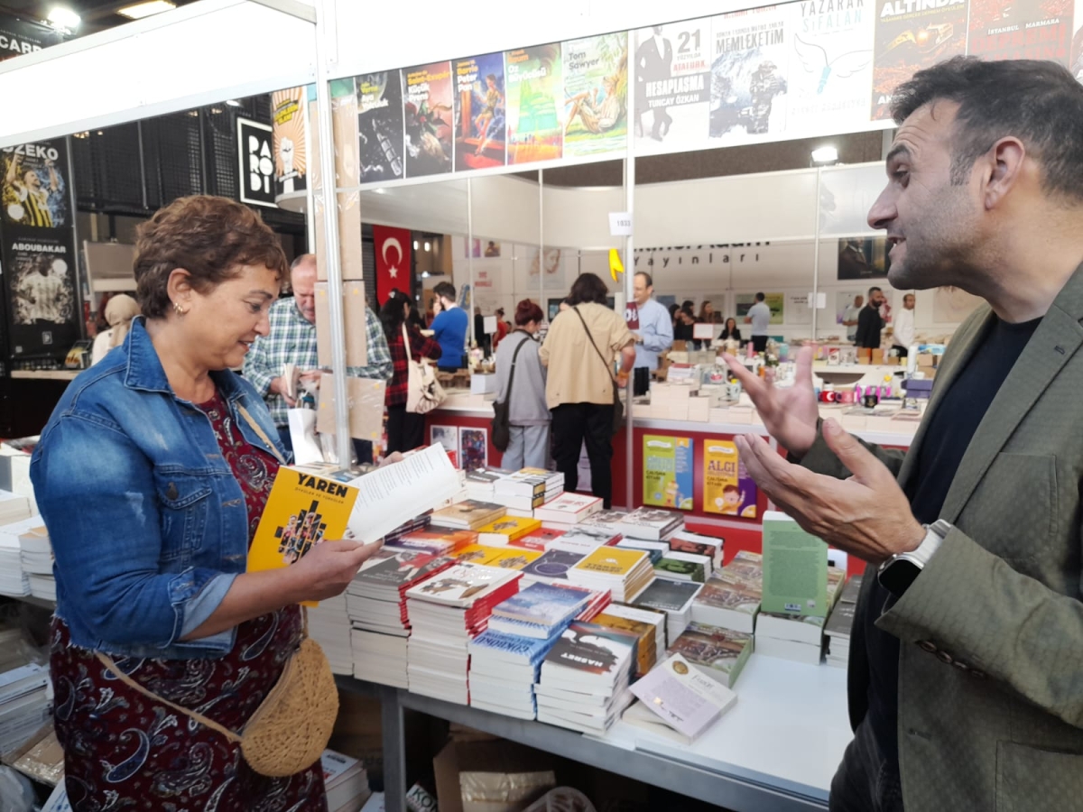 40. Tüyap Kitap Fuarı Mavi Nefes & Truva Yayınları Standında Yazarlarımız Ayfer Güney ve Abdulrahim Arslan'ın İmza Günü / 01 Kasım 2023
