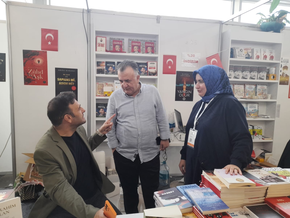 40. Tüyap Kitap Fuarı Mavi Nefes & Truva Yayınları Standında Yazarlarımız Ayfer Güney ve Abdulrahim Arslan'ın İmza Günü / 01 Kasım 2023