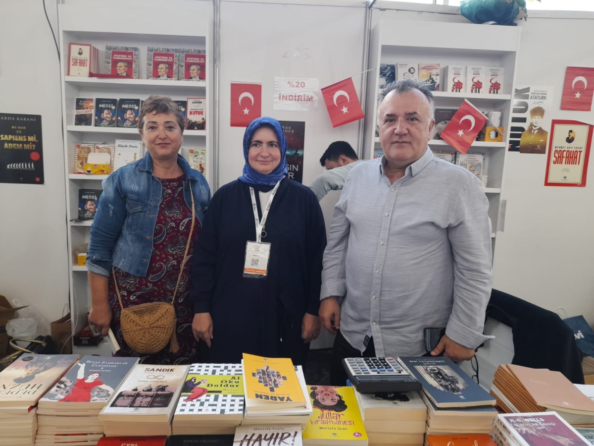 40. Tüyap Kitap Fuarı Mavi Nefes & Truva Yayınları Standında Yazarlarımız Ayfer Güney ve Abdulrahim Arslan'ın İmza Günü / 01 Kasım 2023