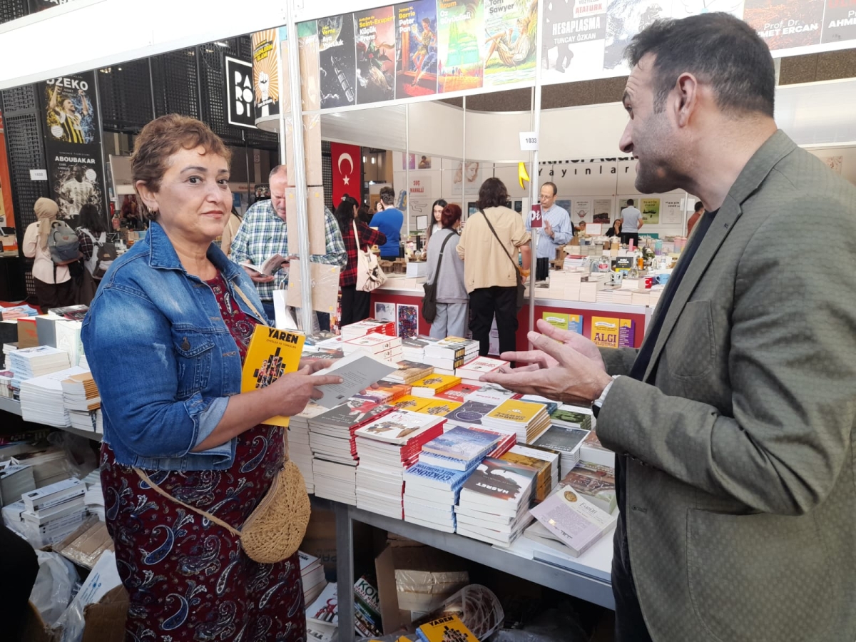40. Tüyap Kitap Fuarı Mavi Nefes & Truva Yayınları Standında Yazarlarımız Ayfer Güney ve Abdulrahim Arslan'ın İmza Günü / 01 Kasım 2023