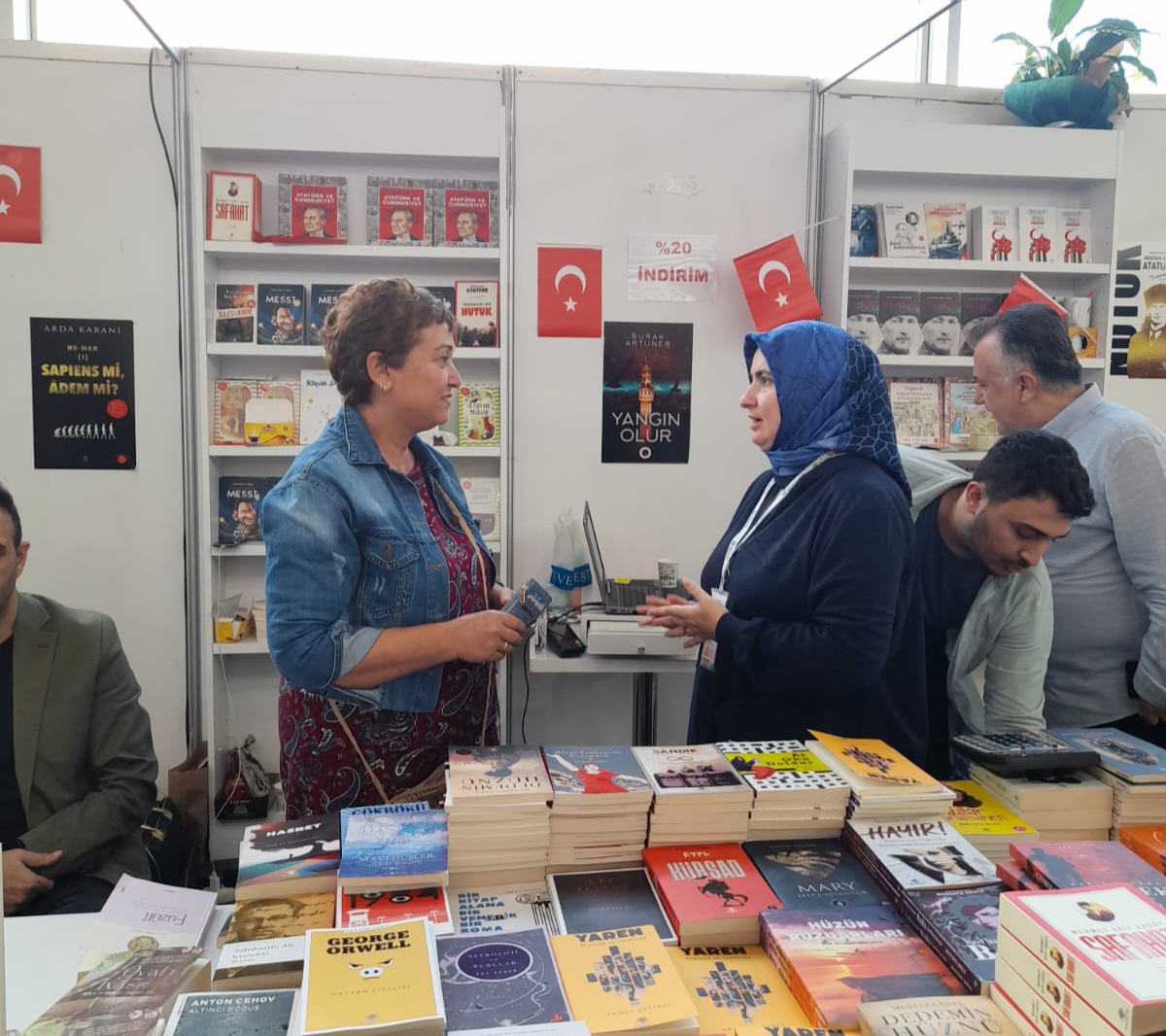 40. Tüyap Kitap Fuarı Mavi Nefes & Truva Yayınları Standında Yazarlarımız Ayfer Güney ve Abdulrahim Arslan'ın İmza Günü / 01 Kasım 2023