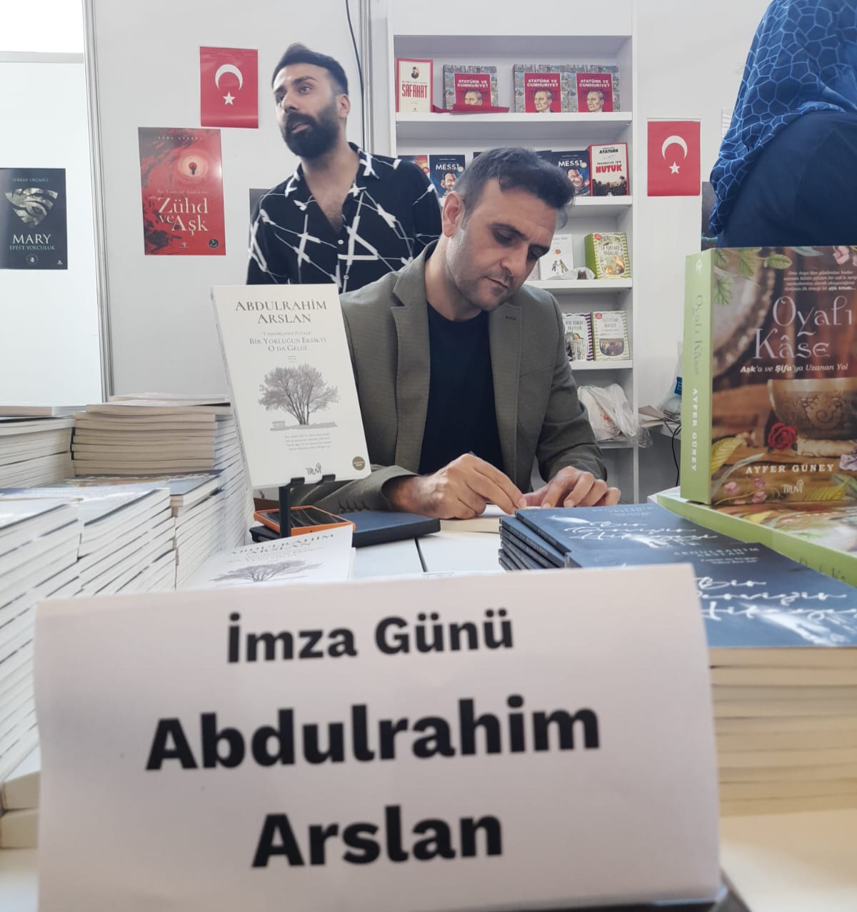 40. Tüyap Kitap Fuarı Mavi Nefes & Truva Yayınları Standında Yazarlarımız Ayfer Güney ve Abdulrahim Arslan'ın İmza Günü / 01 Kasım 2023