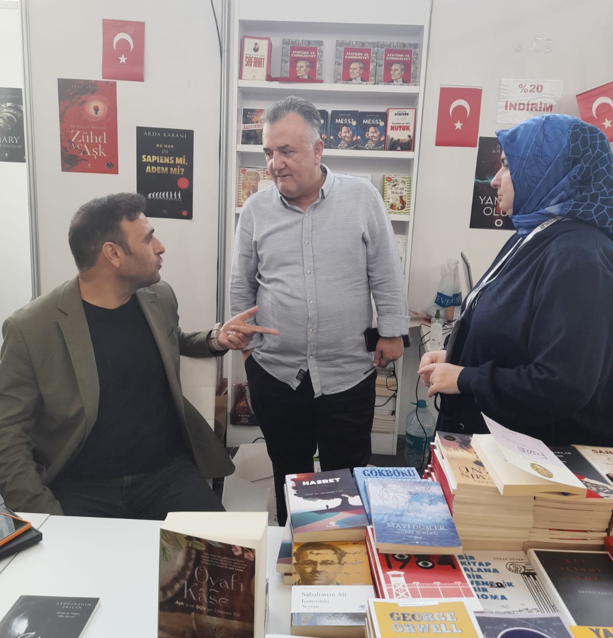 40. Tüyap Kitap Fuarı Mavi Nefes & Truva Yayınları Standında Yazarlarımız Ayfer Güney ve Abdulrahim Arslan'ın İmza Günü / 01 Kasım 2023