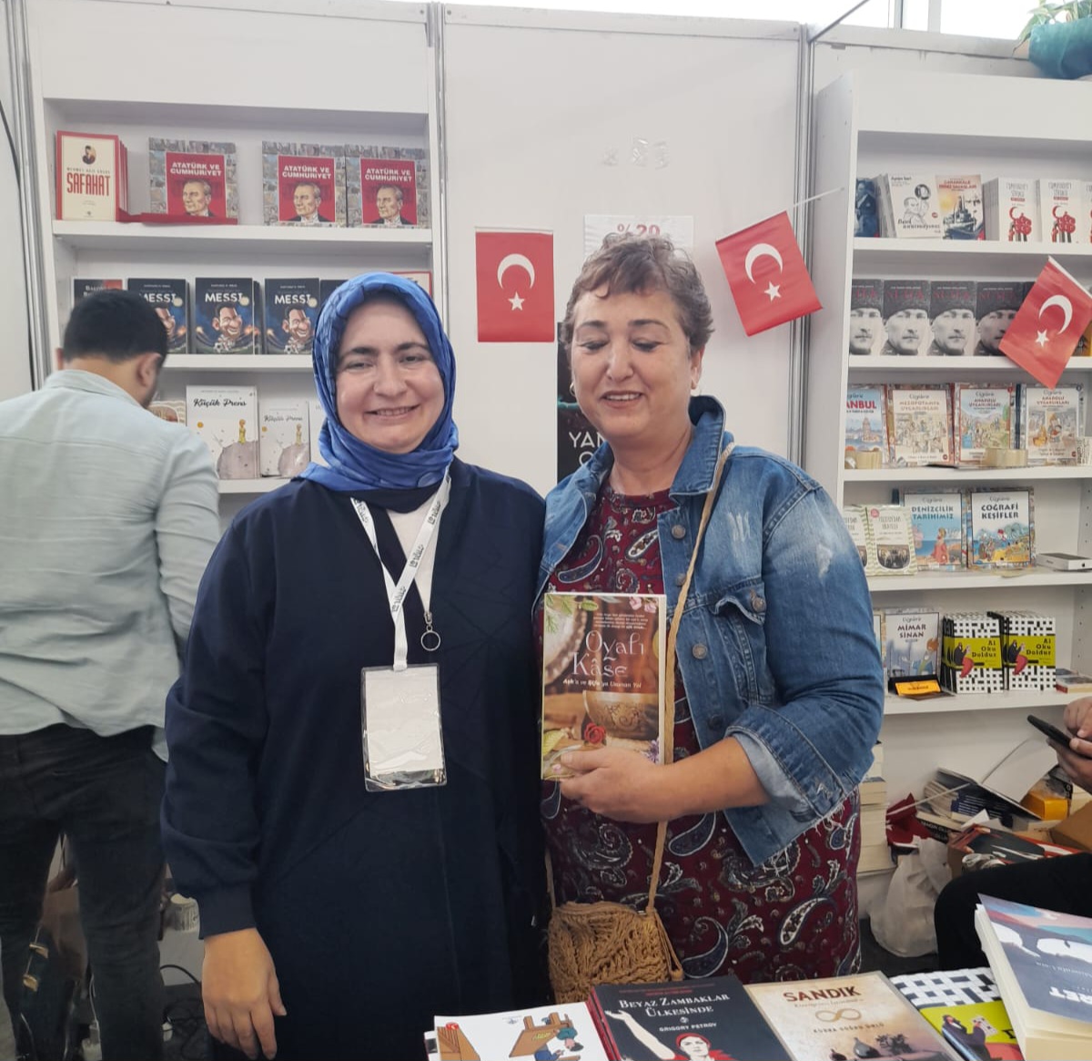 40. Tüyap Kitap Fuarı Mavi Nefes & Truva Yayınları Standında Yazarlarımız Ayfer Güney ve Abdulrahim Arslan'ın İmza Günü / 01 Kasım 2023