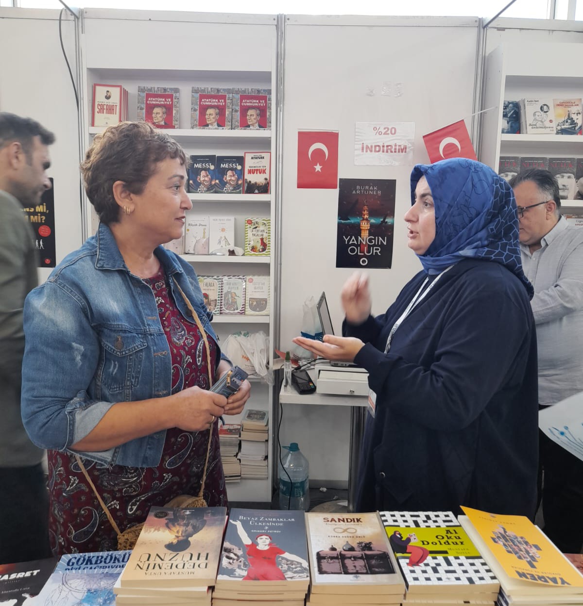 40. Tüyap Kitap Fuarı Mavi Nefes & Truva Yayınları Standında Yazarlarımız Ayfer Güney ve Abdulrahim Arslan'ın İmza Günü / 01 Kasım 2023