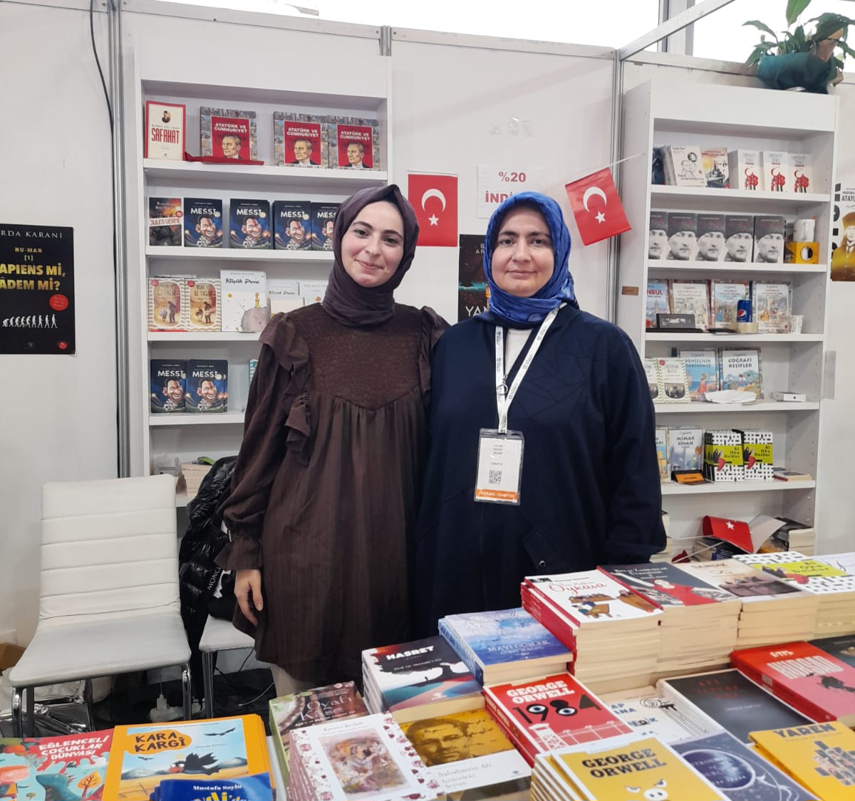 40. Tüyap Kitap Fuarı Mavi Nefes & Truva Yayınları Standında Yazarlarımız Ayfer Güney ve Abdulrahim Arslan'ın İmza Günü / 01 Kasım 2023