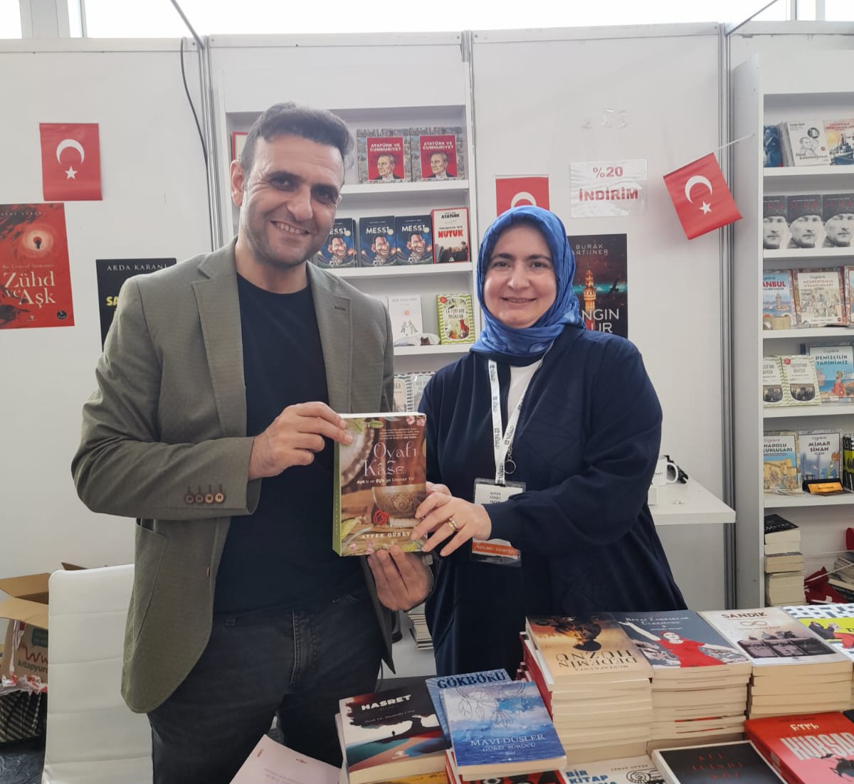 40. Tüyap Kitap Fuarı Mavi Nefes & Truva Yayınları Standında Yazarlarımız Ayfer Güney ve Abdulrahim Arslan'ın İmza Günü / 01 Kasım 2023