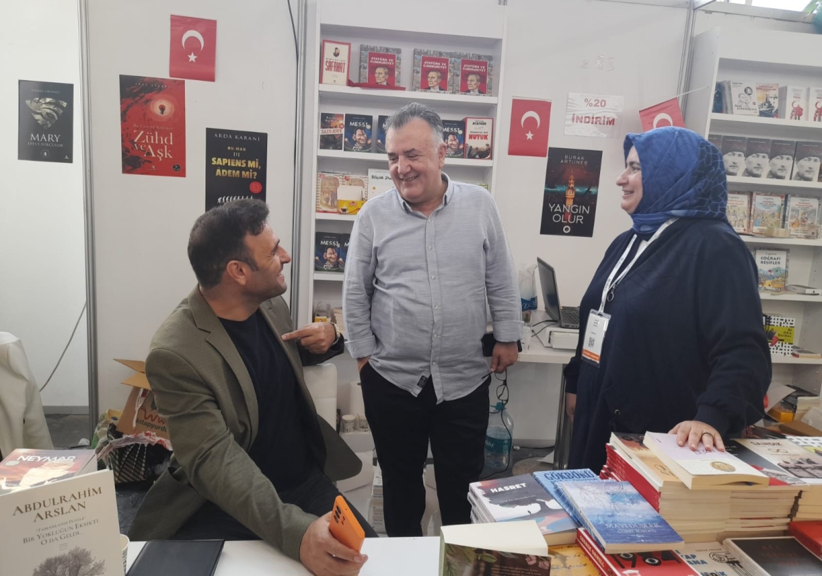 40. Tüyap Kitap Fuarı Mavi Nefes & Truva Yayınları Standında Yazarlarımız Ayfer Güney ve Abdulrahim Arslan'ın İmza Günü / 01 Kasım 2023
