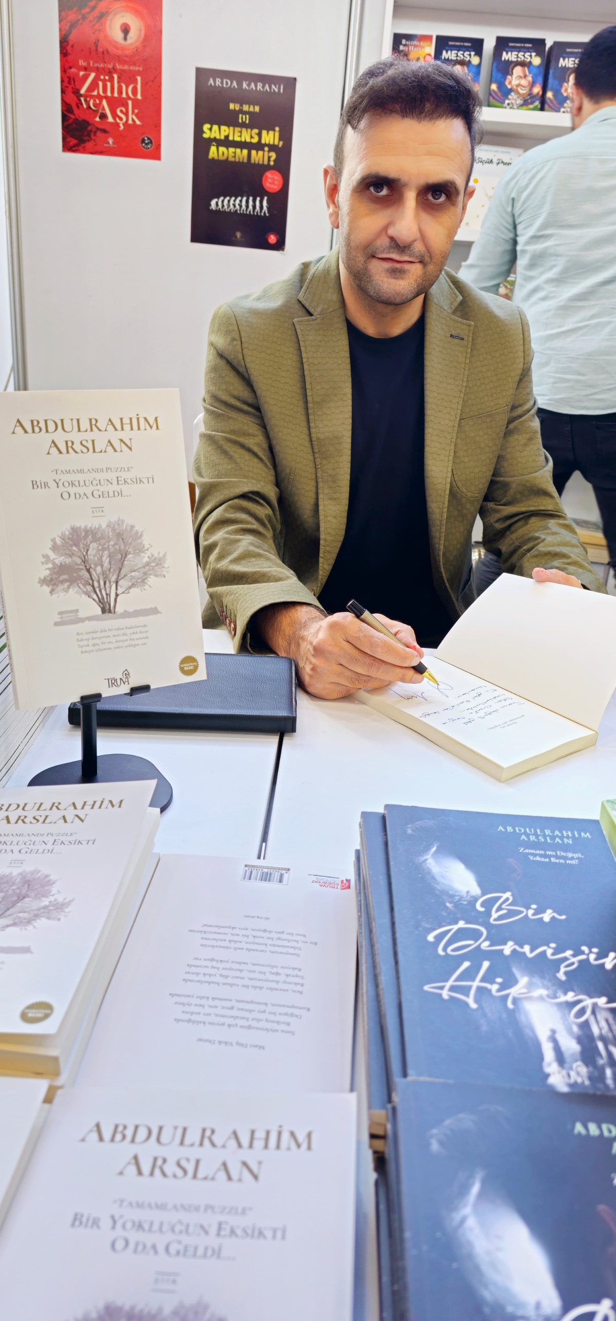 40. Tüyap Kitap Fuarı Mavi Nefes & Truva Yayınları Standında Yazarlarımız Ayfer Güney ve Abdulrahim Arslan'ın İmza Günü / 01 Kasım 2023