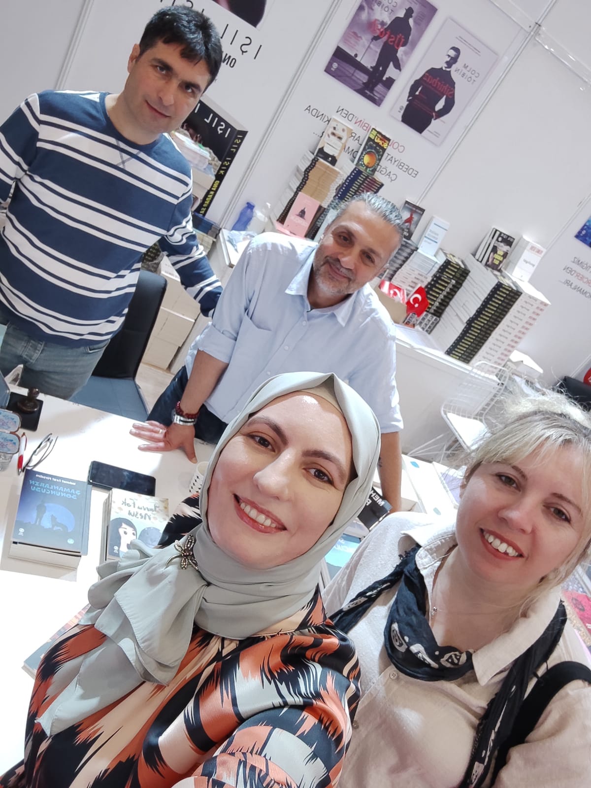40. Tüyap Kitap Fuarı Mavi Nefes & Truva Yayınları Standında Yazarımız Merve Yurtsever'in İmza Günü / 02 Kasım 2023